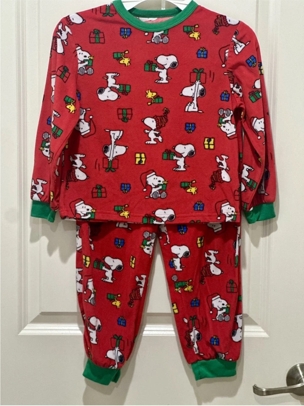Kids PEANUTS Snoopy & Woodstock
Red Fleece Christmas Pajama Set, Size
6